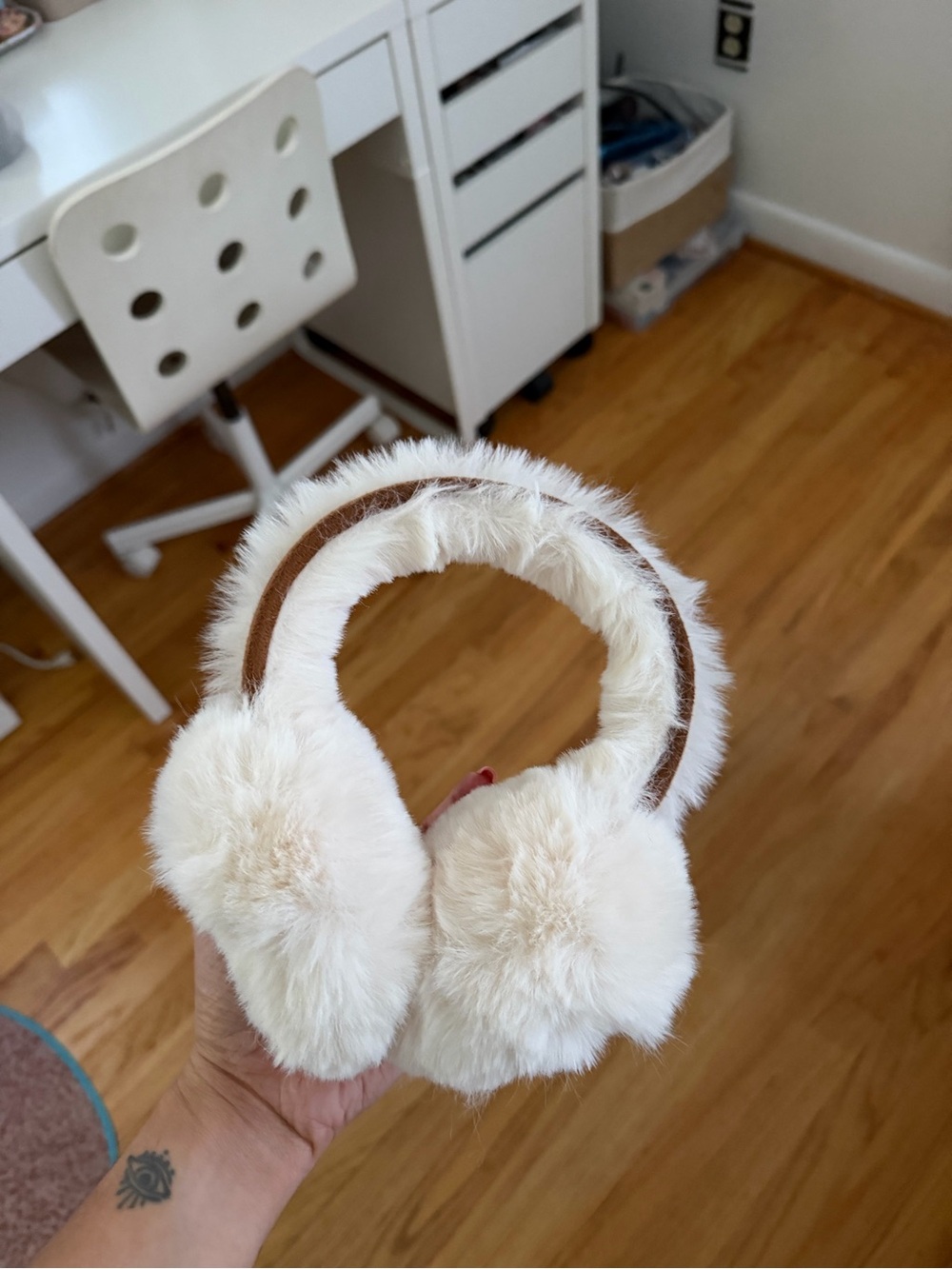 Plush Faux-Fur Earmuffs - Cream